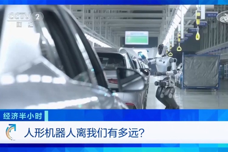 中央电视台《经济半小时》栏目对球盟会机器人的专题报道